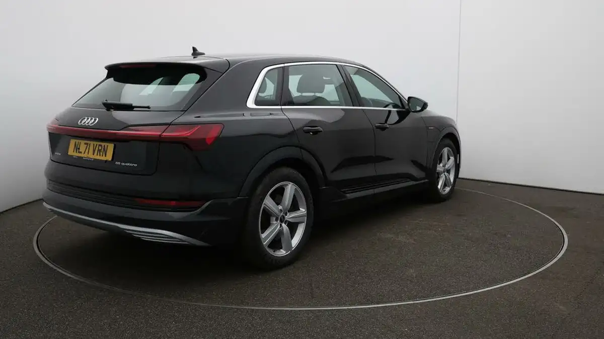 2021-audi-e-tron-55e-technik-station-wagon-big-44