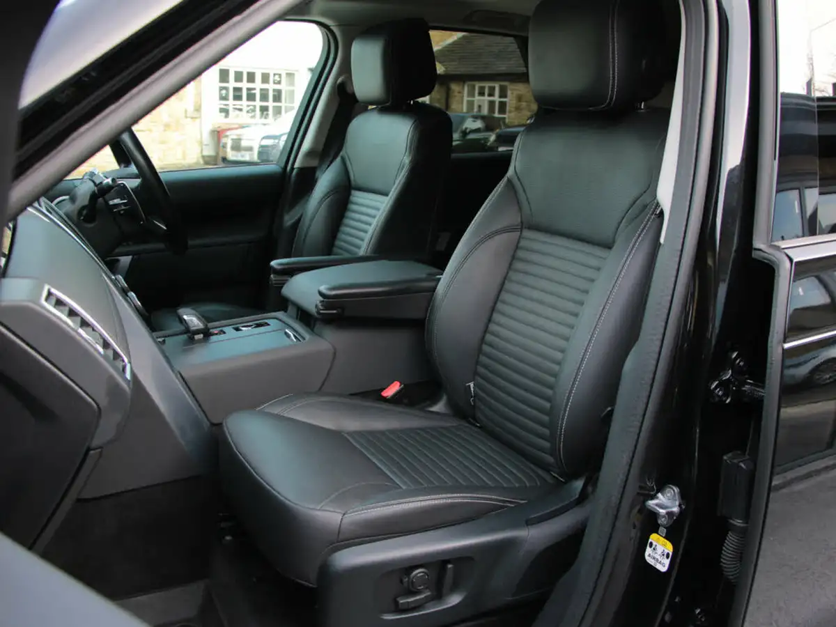 2021-land-rover-discovery-30-d300-commercial-se-big-10