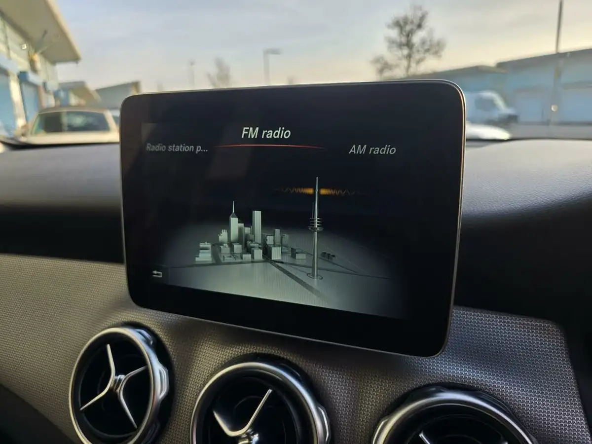 2018-mercedes-benz-gla-class-16-gla-180-urban-edition-ss-7g-dct-big-16