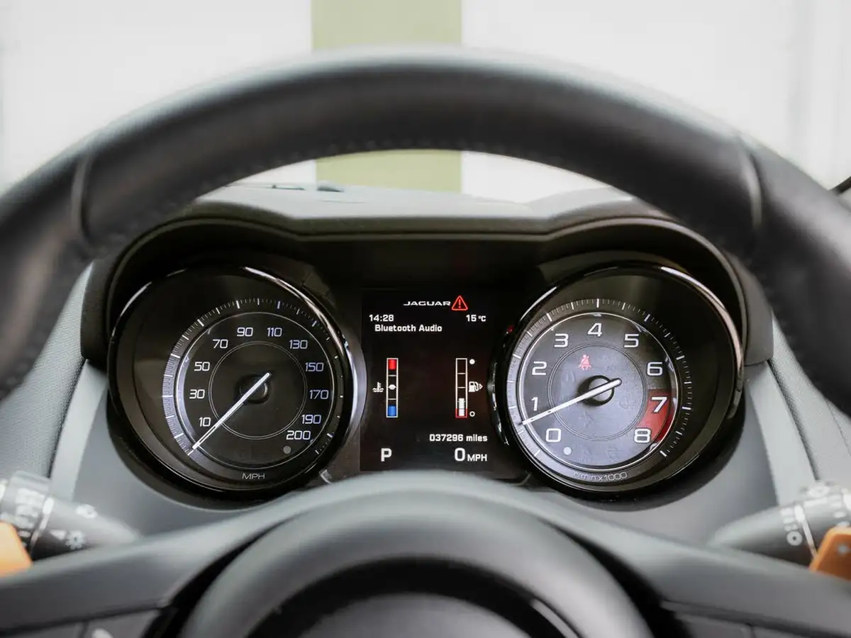 2013-jaguar-f-type-50-s-big-73