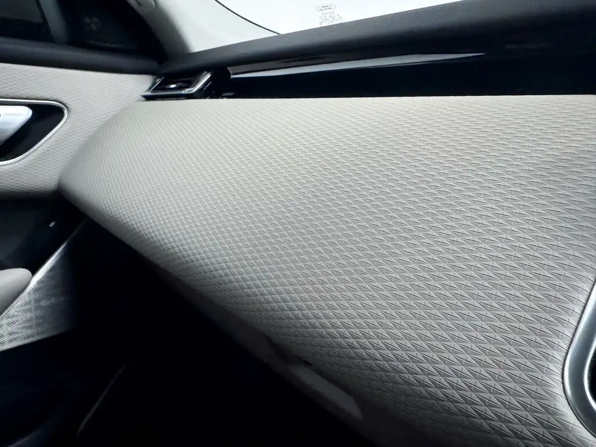 2021-land-rover-range-rover-velar-20-d200-se-big-31
