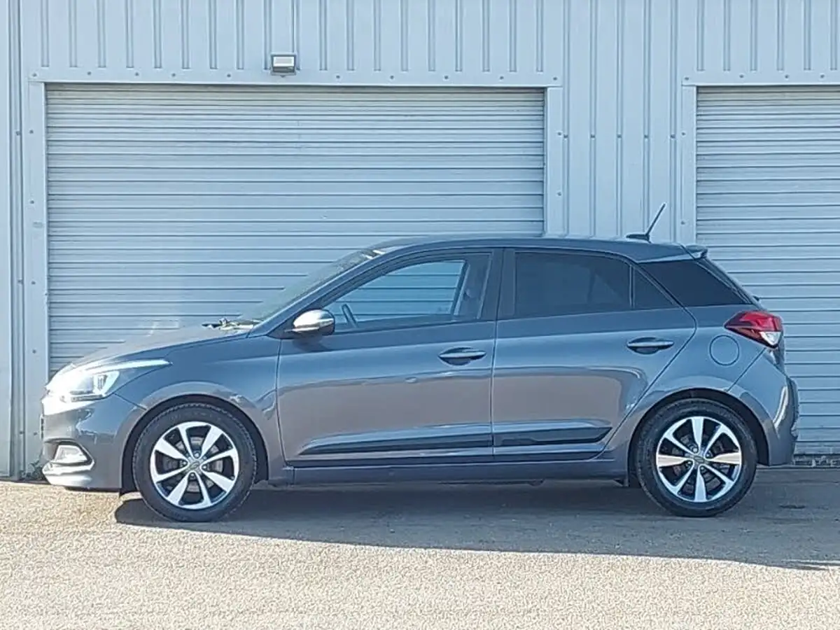 2016-hyundai-i20-10-premium-100ps-big-3