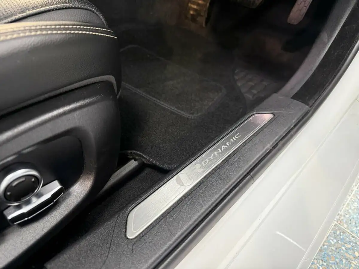2020-jaguar-xe-20d-r-dynamic-se-awd-big-29