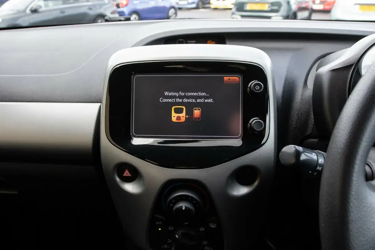2015-citroen-c1-10-vti-feel-3d-big-24