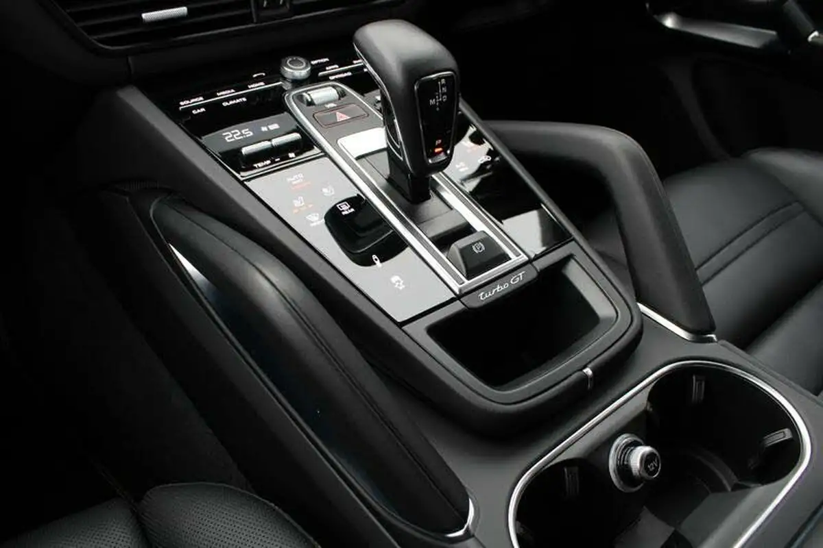 2023-porsche-cayenne-40-v8-turbo-gt-big-40