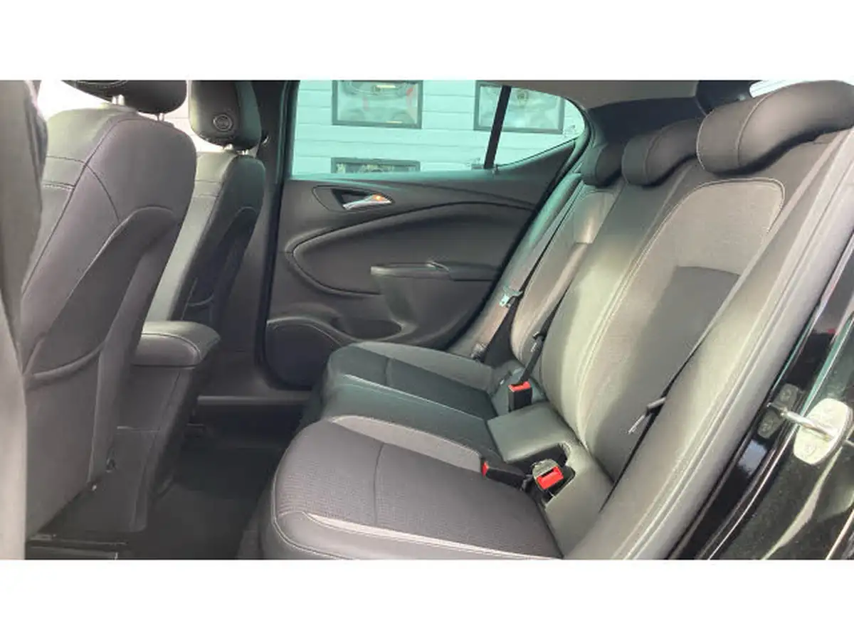 2021-vauxhall-astra-15-turbo-d-griffin-edition-big-15