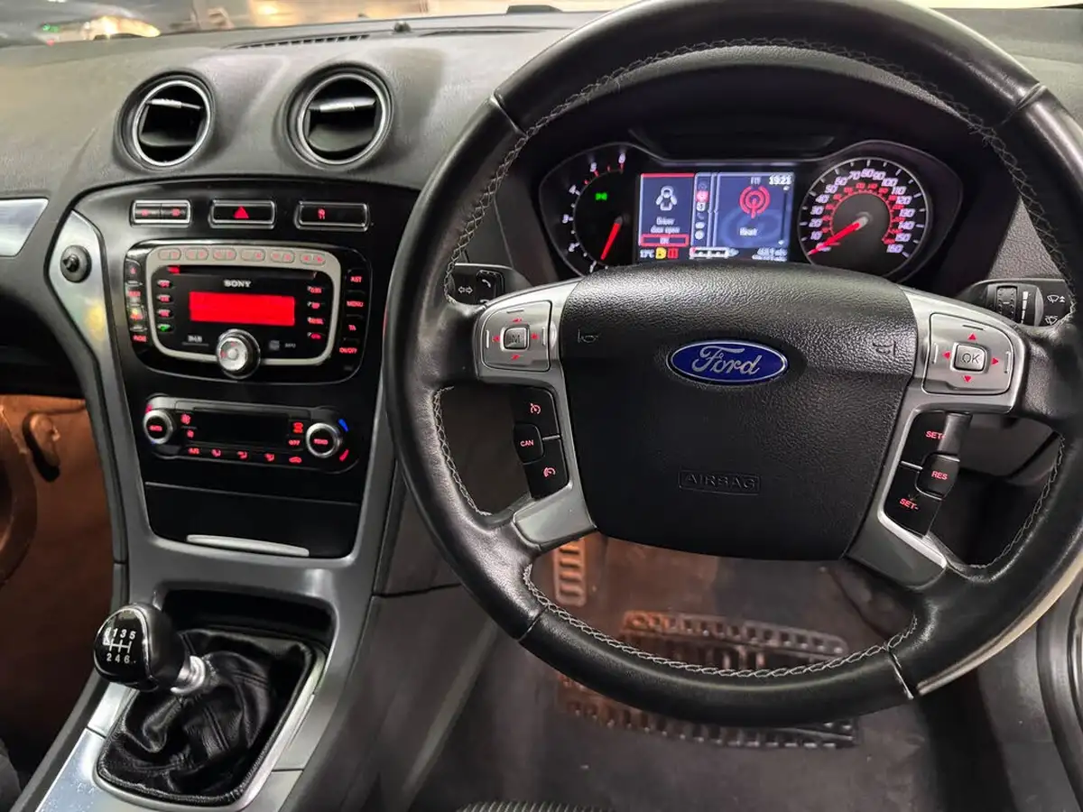 2012-ford-mondeo-20td-titanium-140ps-hatchback-big-8