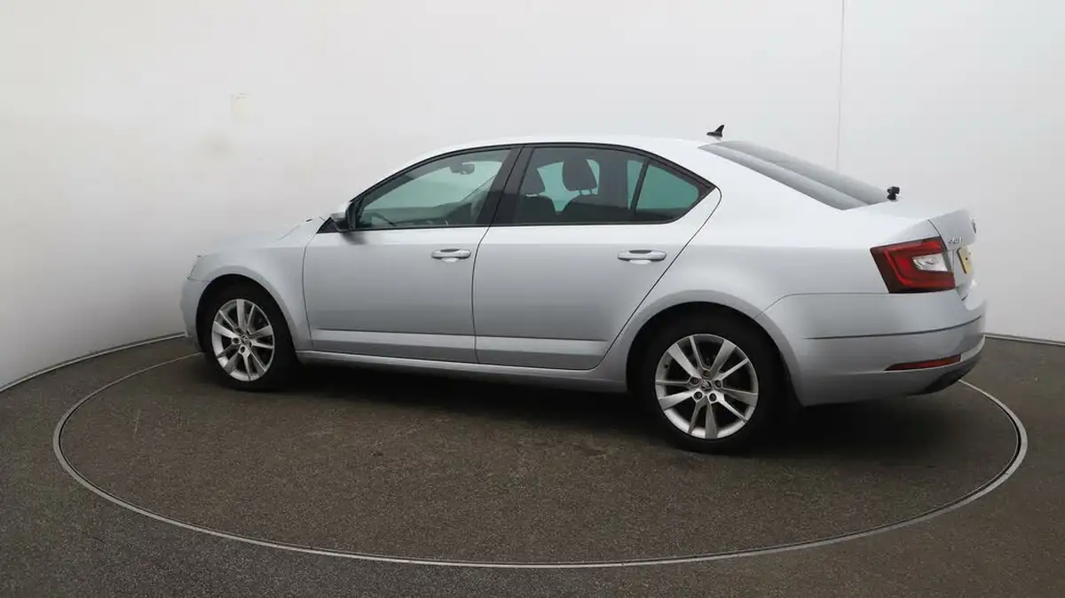 2019-skoda-octavia-20tdi-se-l-hatchback-big-39
