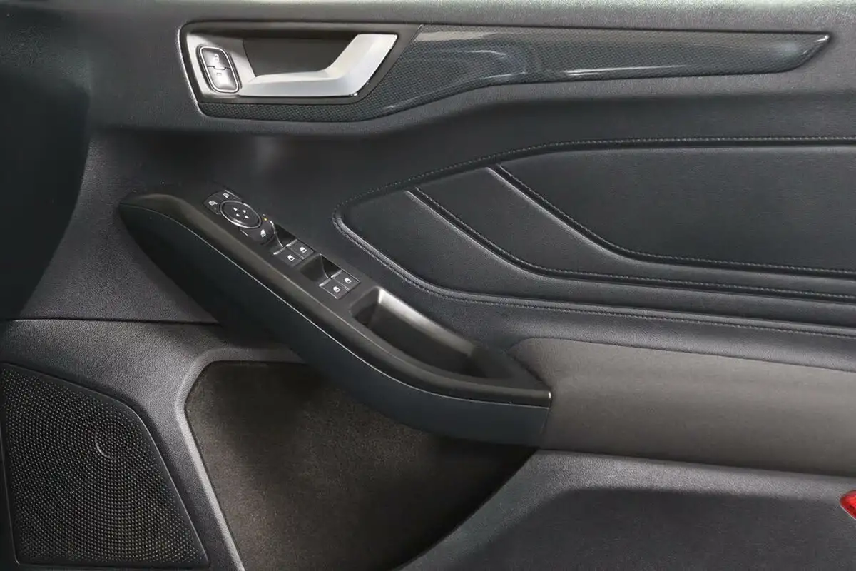 2018-ford-focus-10t-st-line-125ps-hatchback-big-31