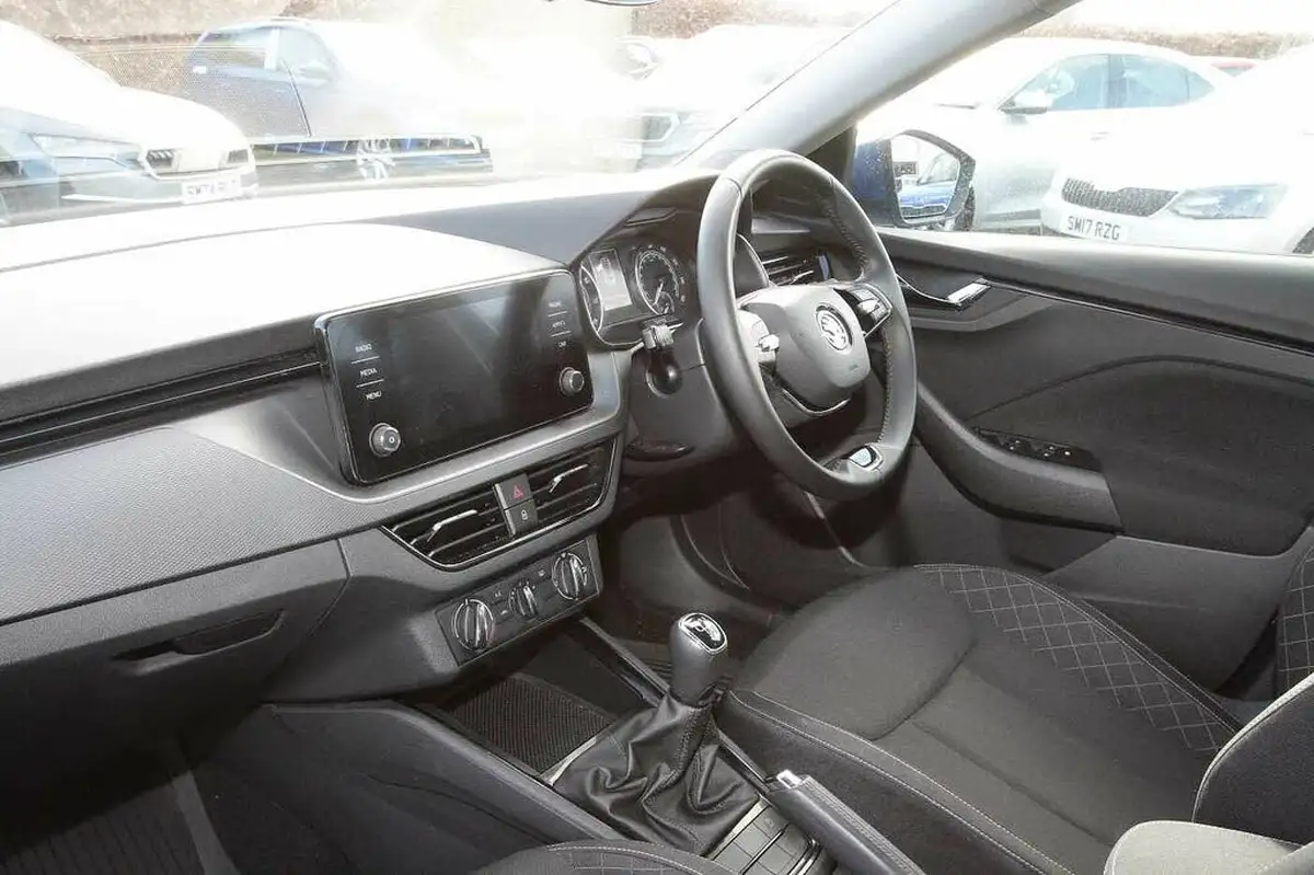 2023-skoda-scala-10-tsi-se-95ps-big-1