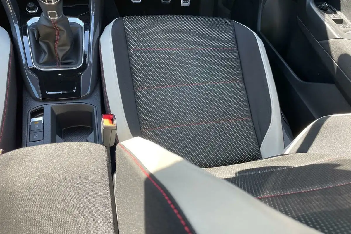 2018-volkswagen-t-roc-15-tsi-se-big-33