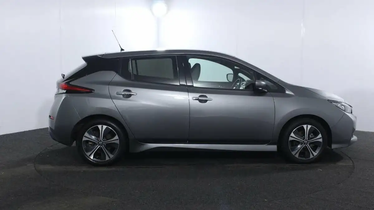 2020-nissan-leaf-e-tekna-big-7
