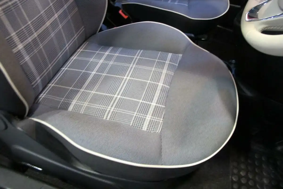 2020-fiat-500-10-lounge-big-23