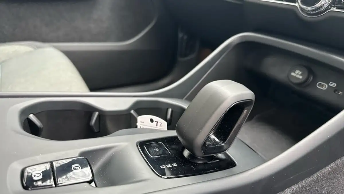 2023-volvo-xc40-20-b3-core-big-13