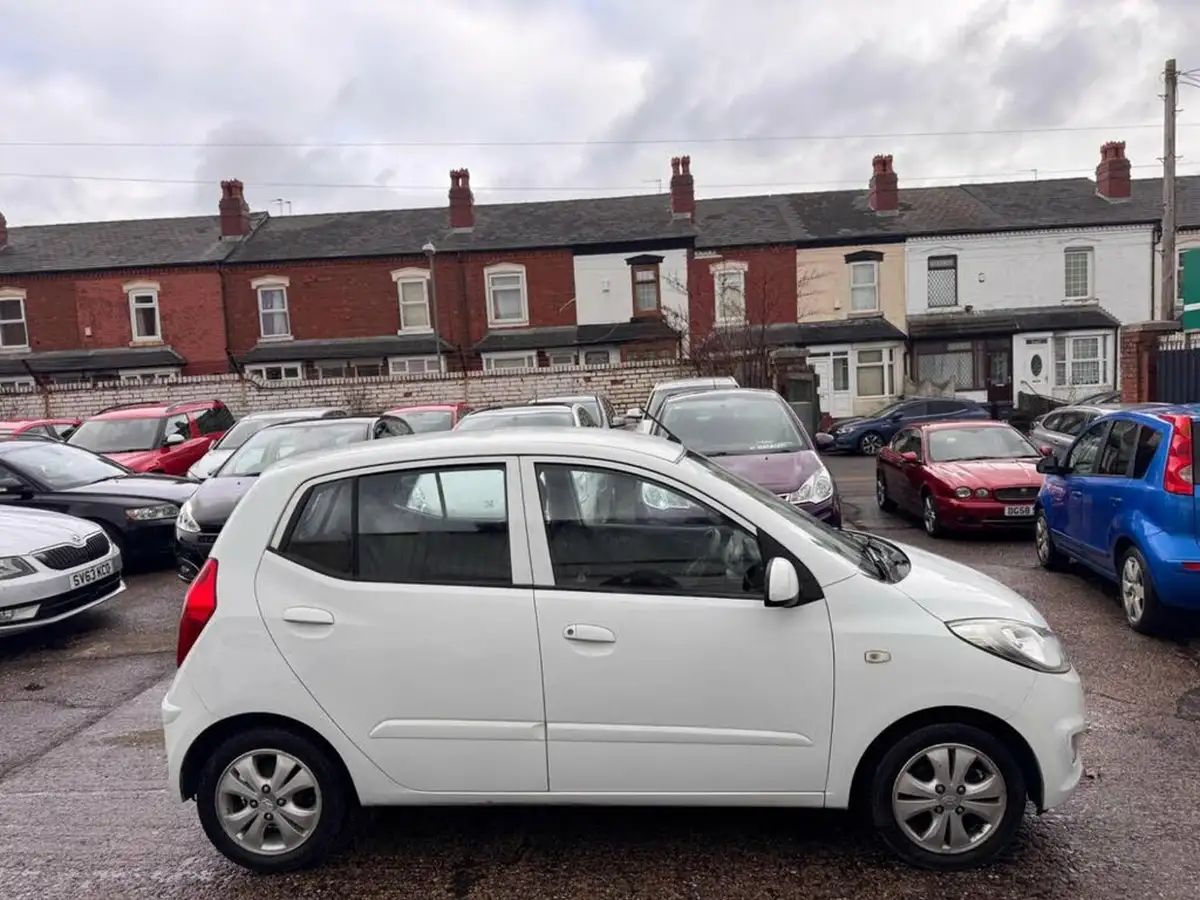2011-hyundai-i10-12-active-auto-big-1
