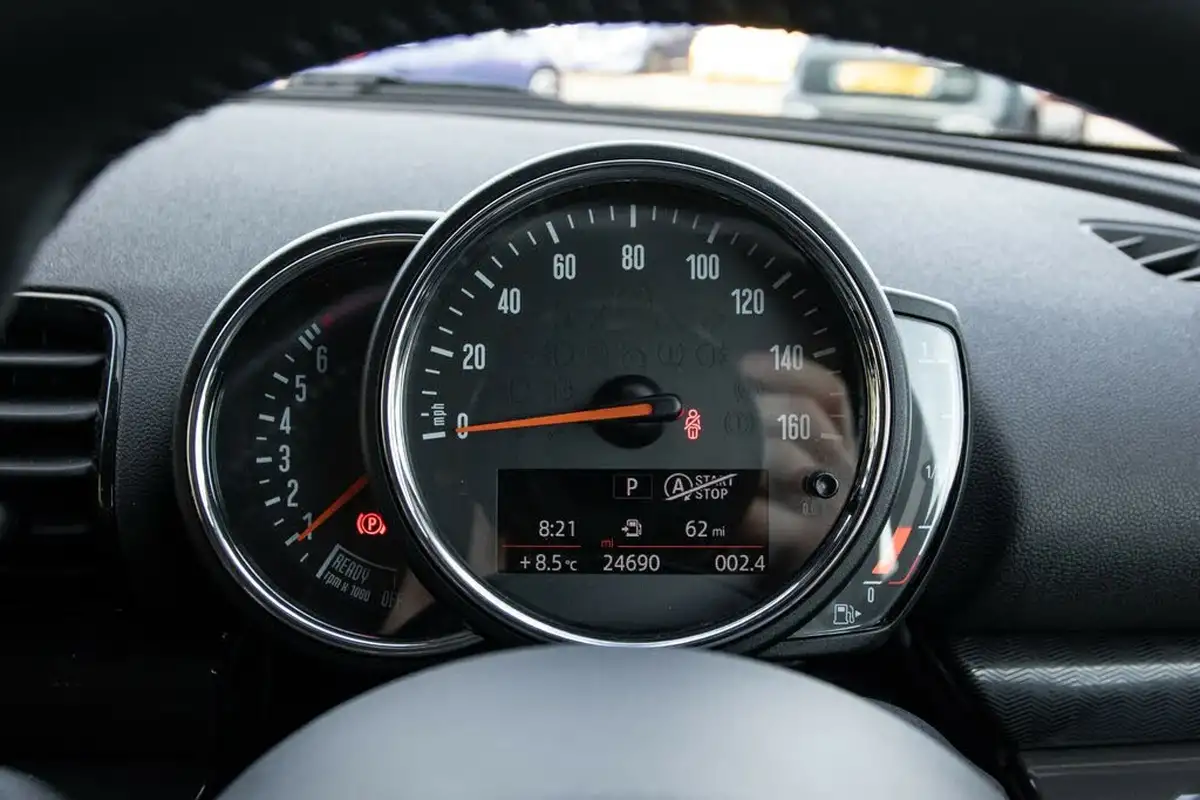2018-mini-clubman-15-cooper-auto-big-14