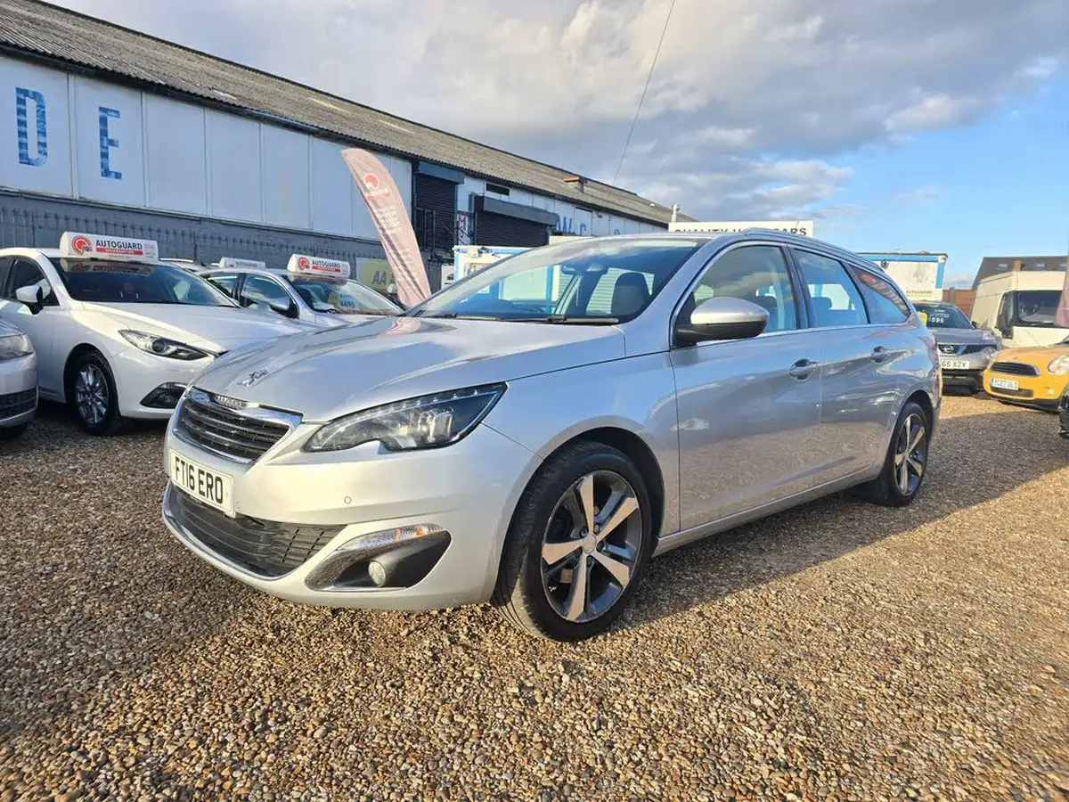 2016-peugeot-308-sw-12-puretech-allure-130bhp-eat6-big-4