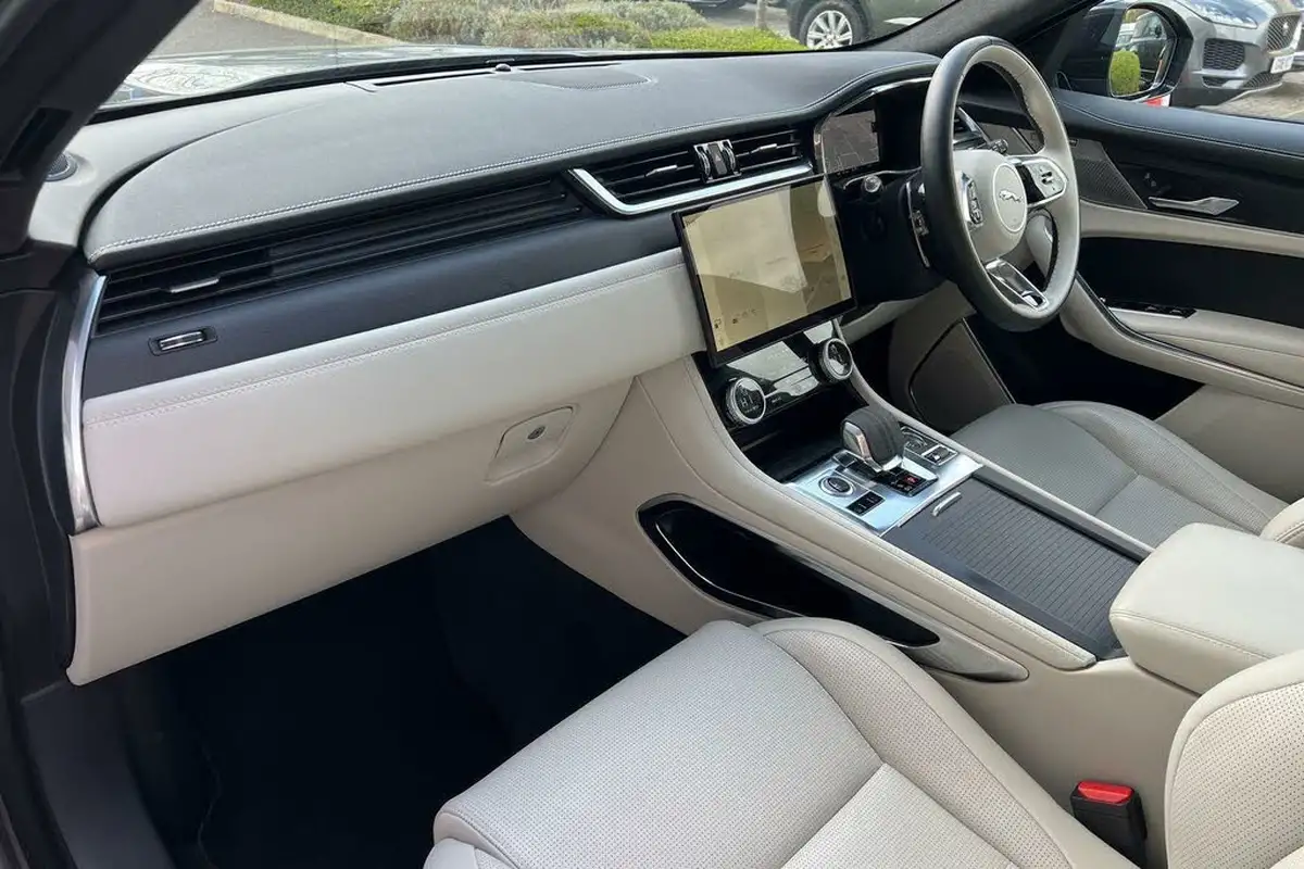 2023-jaguar-f-pace-20-d200-r-dynamic-hse-black-big-40