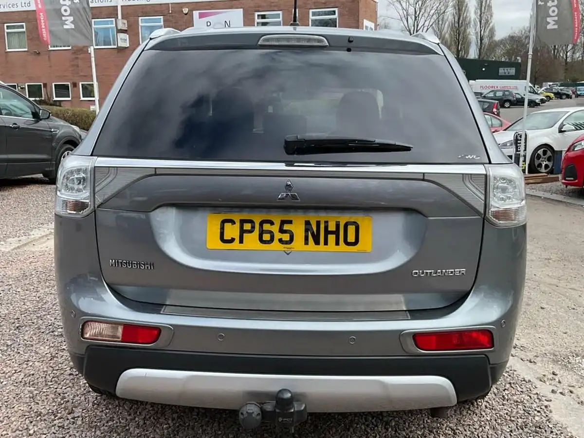 2016-mitsubishi-outlander-22di-d-gx3-leather7st-big-3