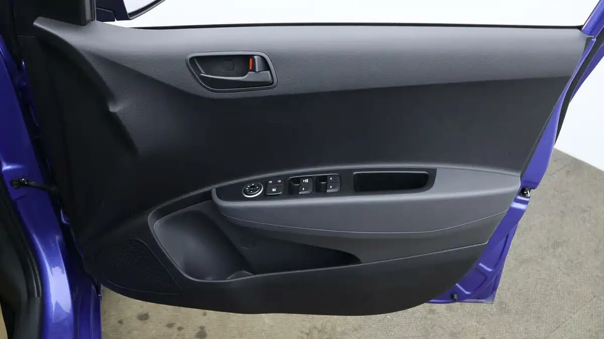 2019-hyundai-i10-10-play-big-14