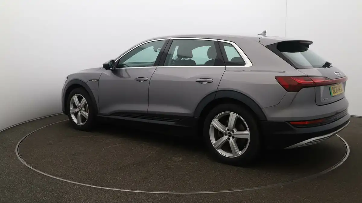 2021-audi-e-tron-55e-technik-station-wagon-big-28