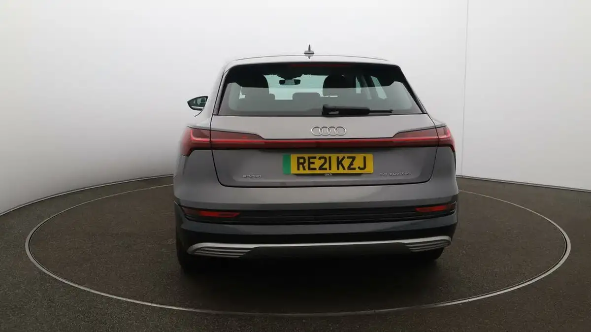 2021-audi-e-tron-55e-technik-station-wagon-big-52
