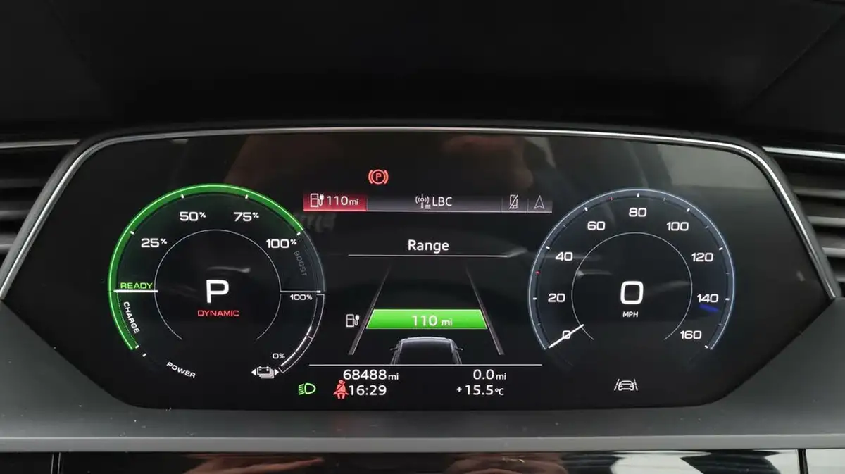2021-audi-e-tron-55e-technik-station-wagon-big-10