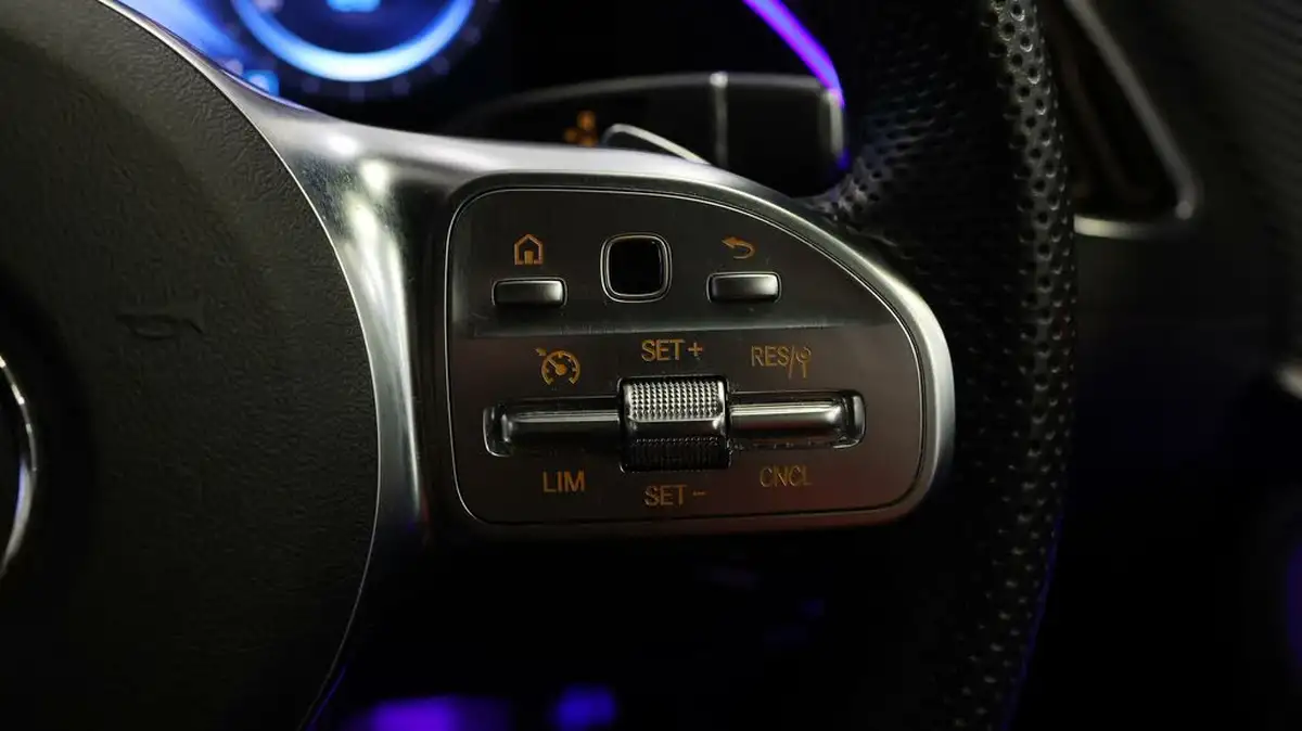 2022-mercedes-benz-eqc-e-eqc-400-amg-line-big-16