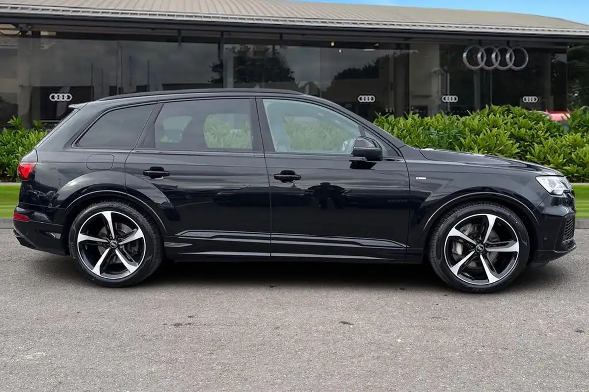 2022-audi-q7-30-55-tfsi-black-edition-big-2