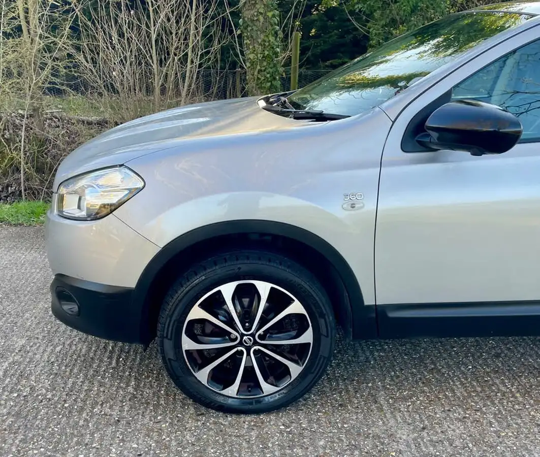 2013-nissan-qashqai-16-360-big-41