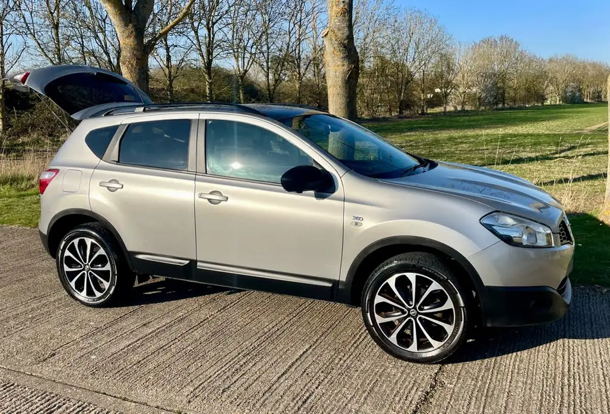 2013-nissan-qashqai-16-360-big-17