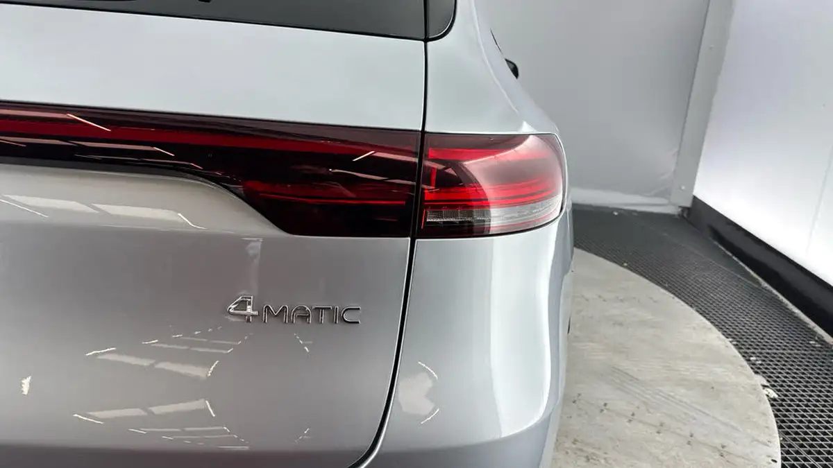 2021-mercedes-benz-eqc-e-eqc-400-amg-line-big-27