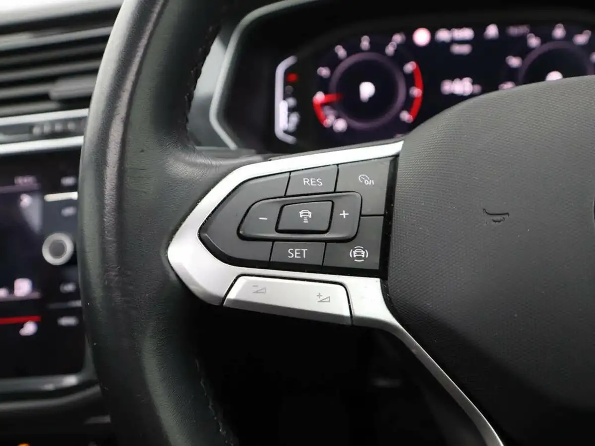 2021-volkswagen-tiguan-15-tsi-elegance-big-23