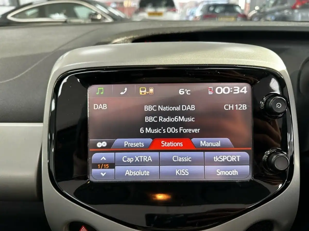 2014-citroen-c1-10-vti-airscape-feel-3d-big-33