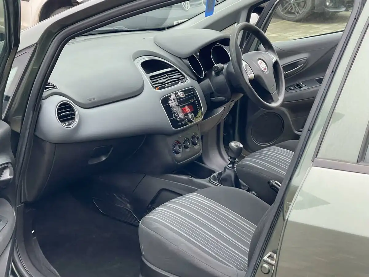2010-fiat-punto-evo-14-active-5d-big-53