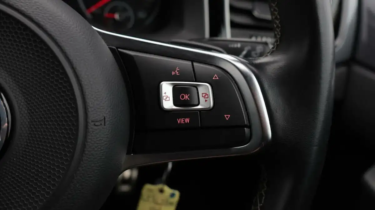 2021-volkswagen-polo-10-tsi-r-line-95ps-dsg-big-23