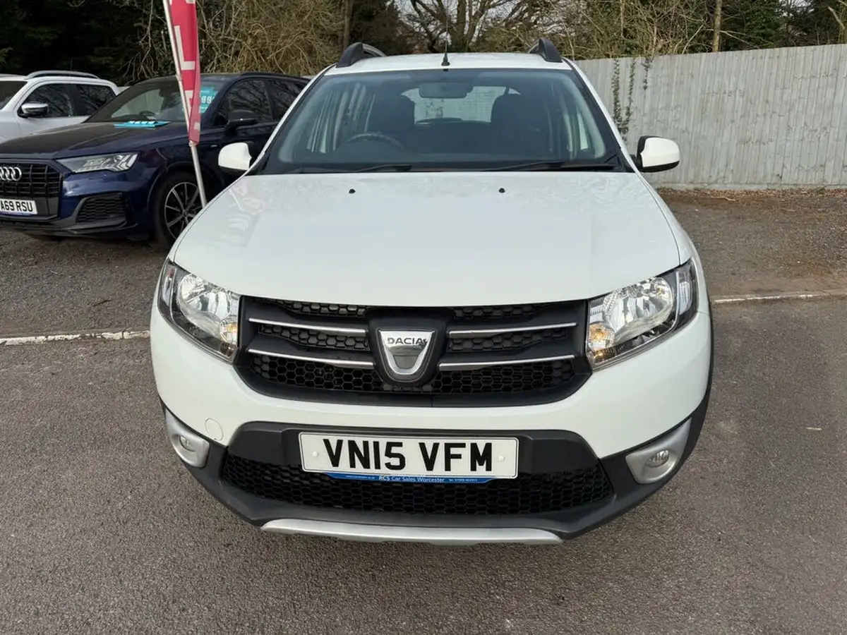 2015-dacia-sandero-stepway-09-laureate-big-8