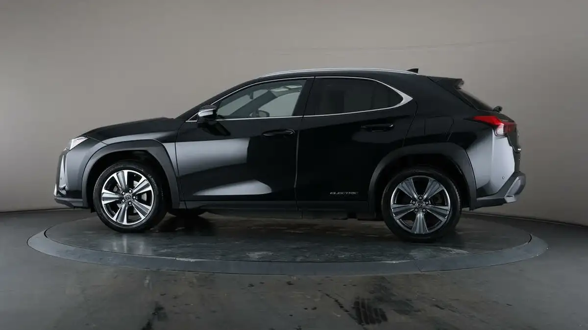 2021-lexus-ux-300e-e-ux-big-33