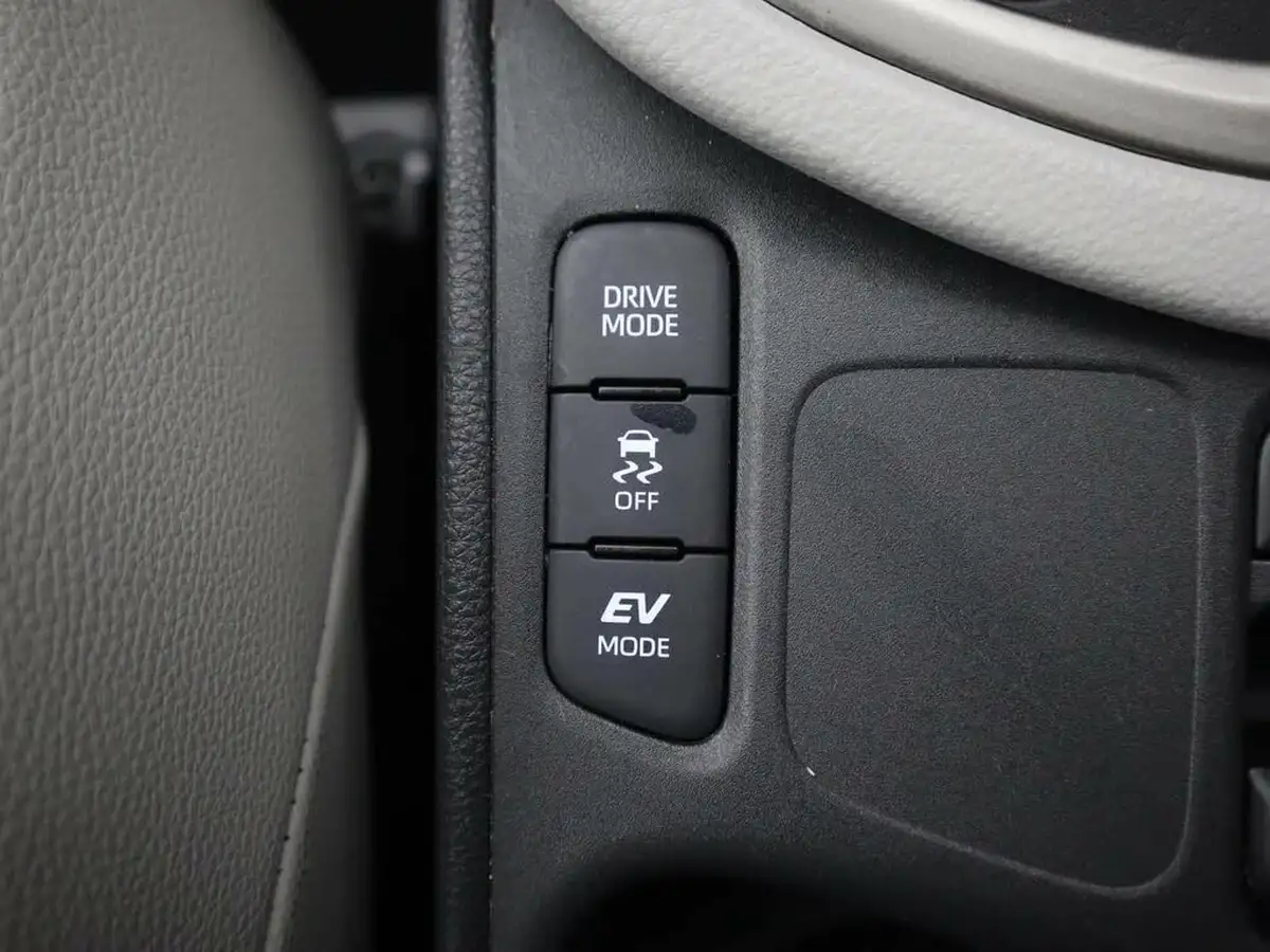 2021-toyota-yaris-15-vvt-i-excel-big-17