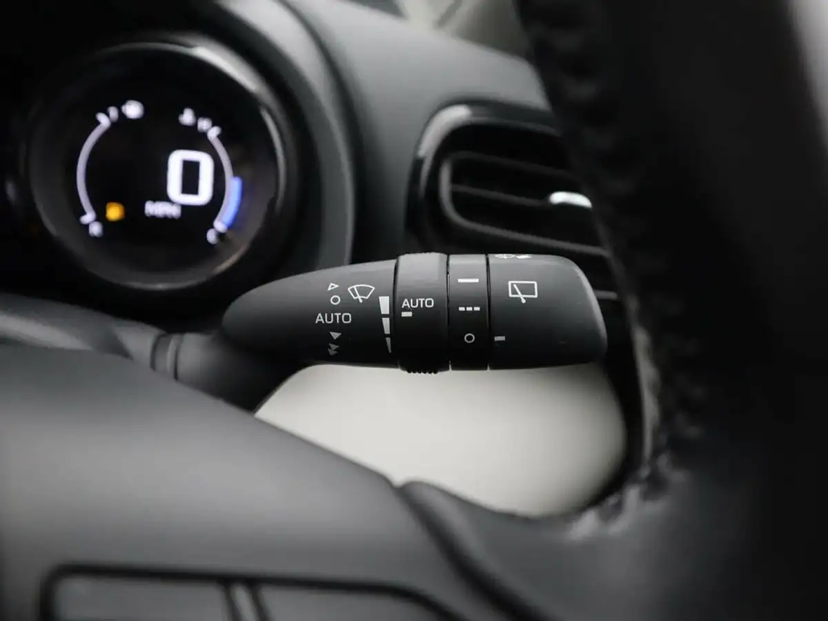 2021-toyota-yaris-15-vvt-i-excel-big-21