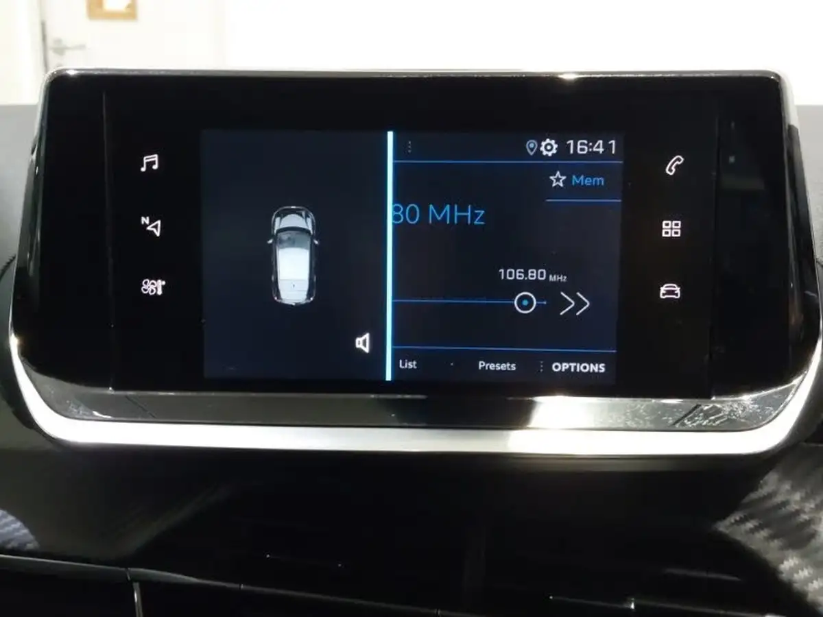 2023-peugeot-208-12-puretech-active-premium-100ps-eat8-big-10