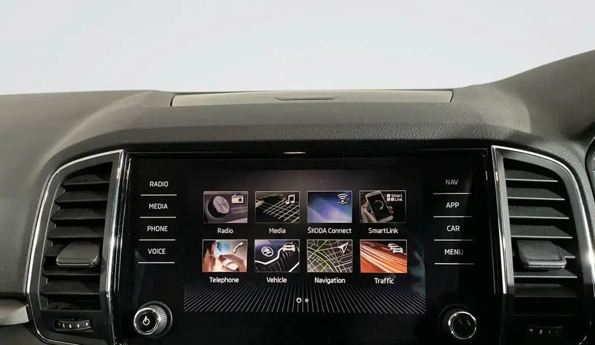 2018-skoda-karoq-10-tsi-se-technology-ss-dsg-big-20