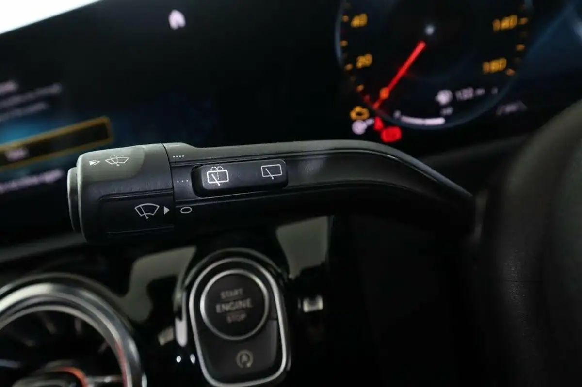 2021-mercedes-benz-a-class-20-a250-amg-line-premium-plus-edition-hatchback-5d-big-23