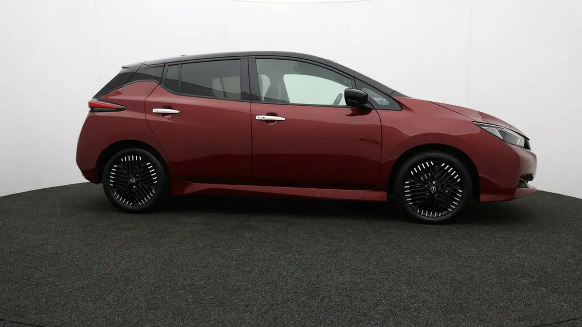 2023-nissan-leaf-e-tekna-39kwh-big-40