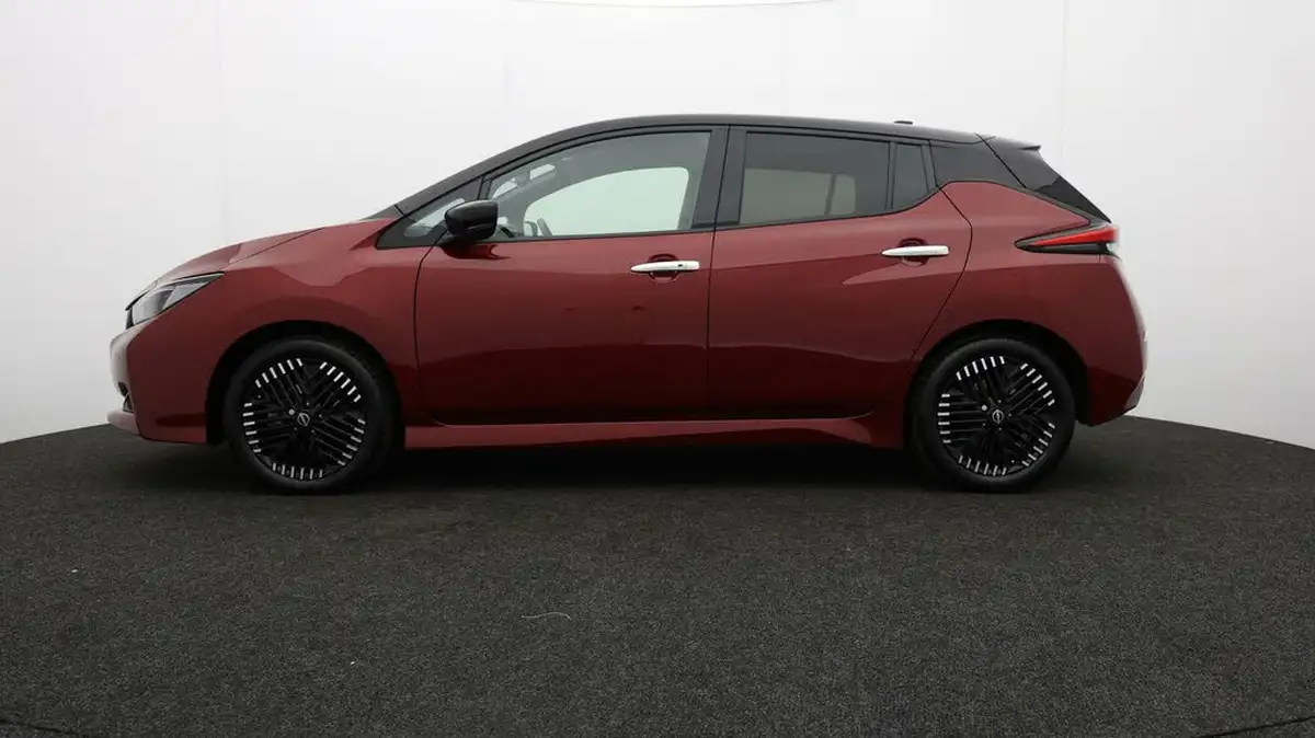 2023-nissan-leaf-e-tekna-39kwh-big-68
