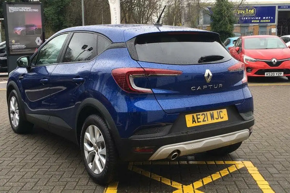 2021-renault-captur-13-tce-iconic-140ps-big-2