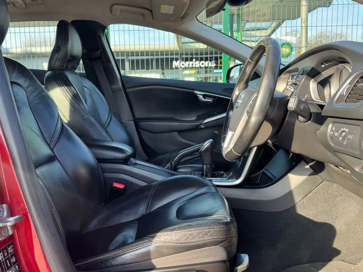 2013-volvo-v40-16td-d2-cross-country-lux-big-26