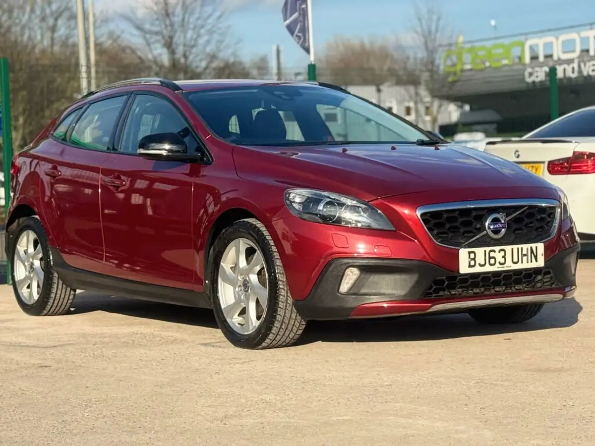 2013-volvo-v40-16td-d2-cross-country-lux-big-2