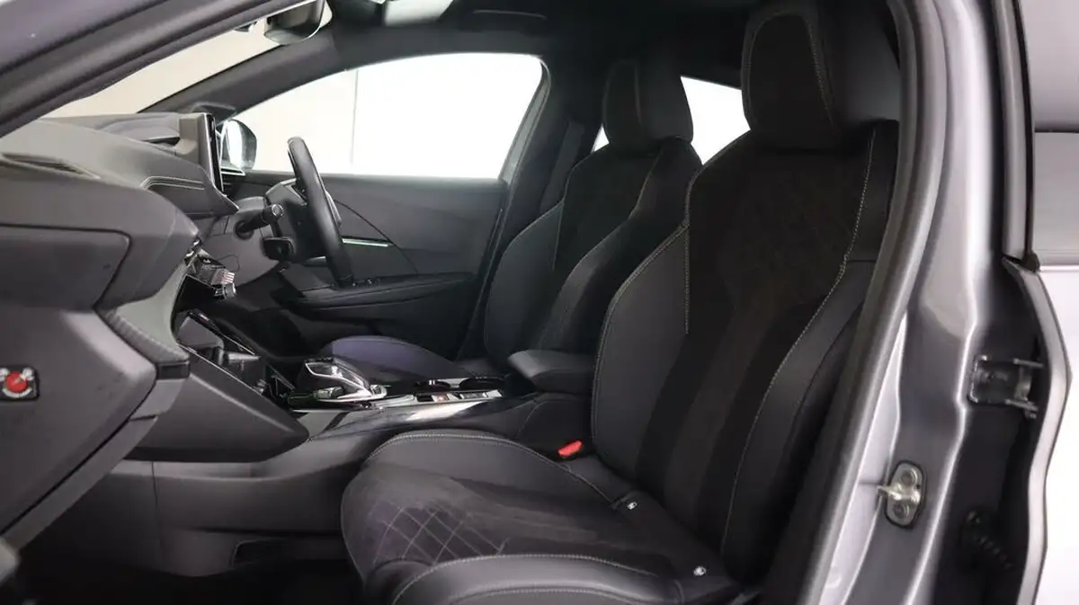 2021-peugeot-208-e-gt-premium-big-14