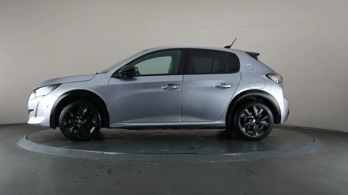 2021-peugeot-208-e-gt-premium-big-38